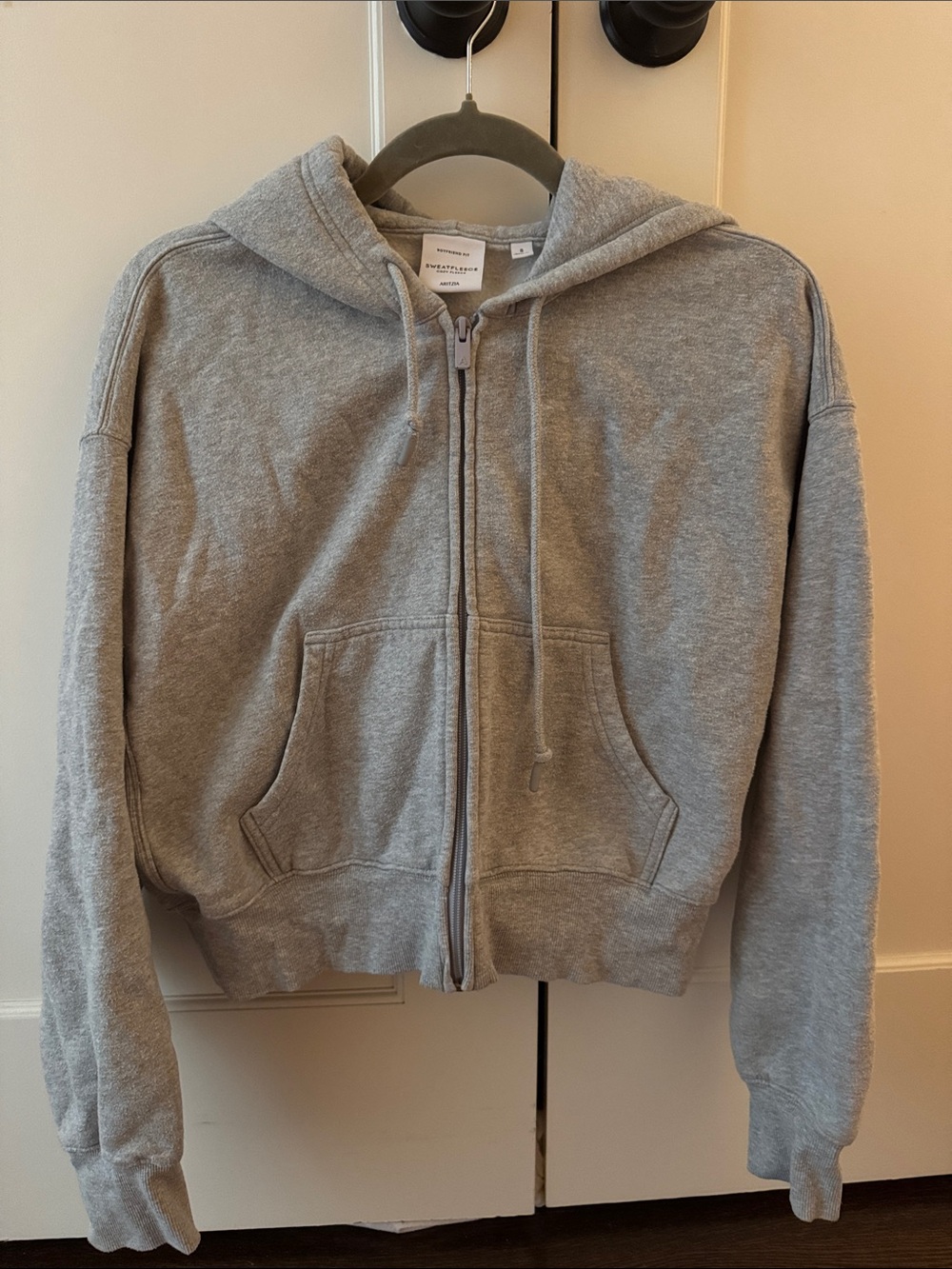 Women’s boyfriend fit Aritzia zip up
